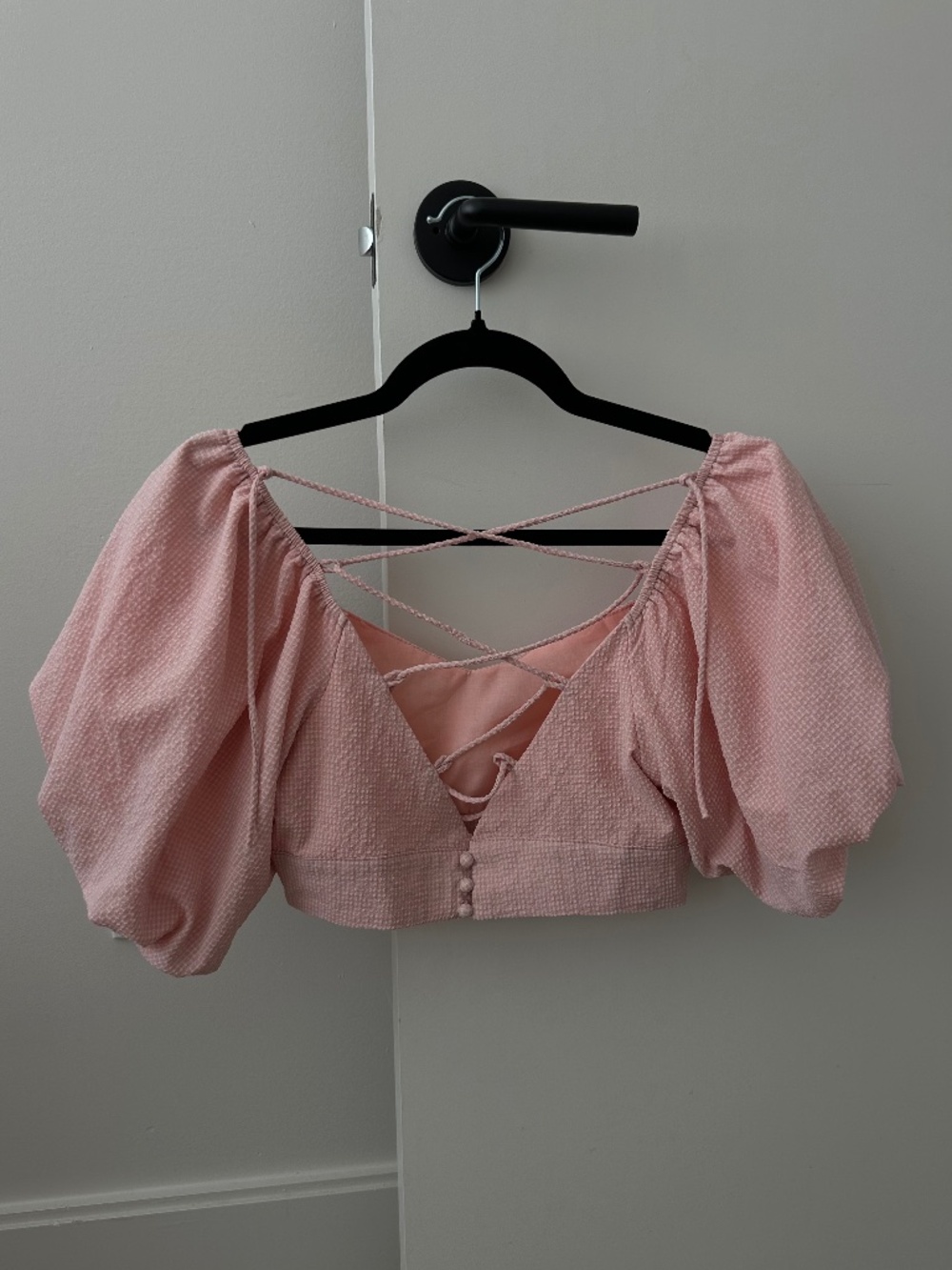 Cute pink cropped open back top XS